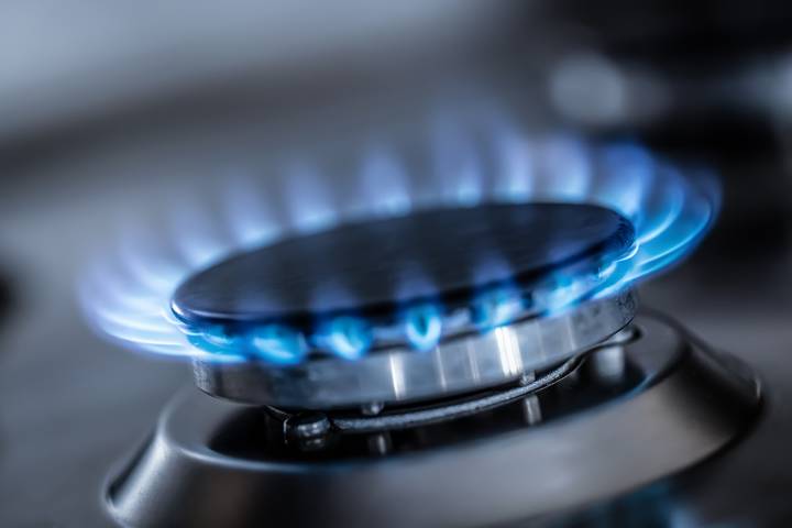 Propane's common uses include cooking, heating, vehicles, generators, industrial applications.